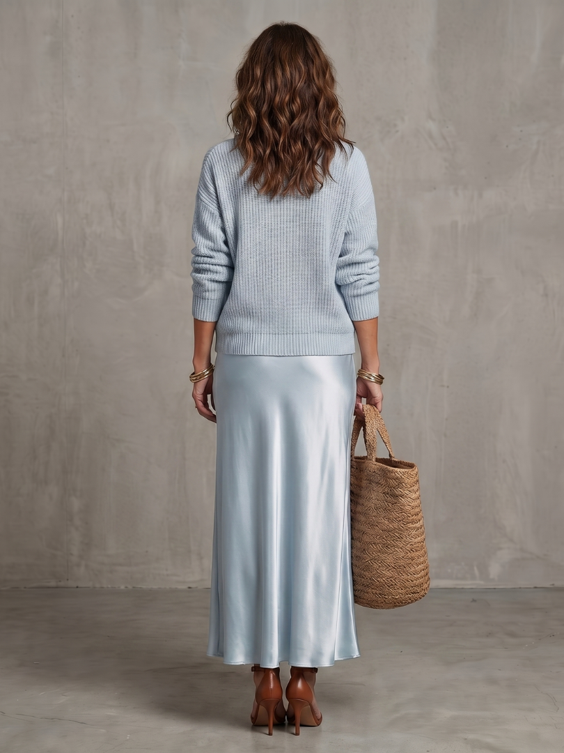 Luciana | Ensemble jupe satinée coupée dans le biais pour l'automne et cape en maille