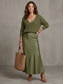 Luciana | Ensemble jupe satinée coupée dans le biais pour l'automne et cape en maille