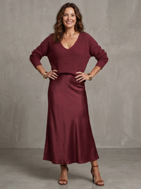 Luciana | Ensemble jupe satinée coupée dans le biais pour l'automne et cape en maille