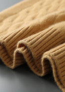 Suéter de lana con punto cable y cuello redondo