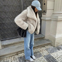 VICTORIA™ | Abrigo de pelo sintético