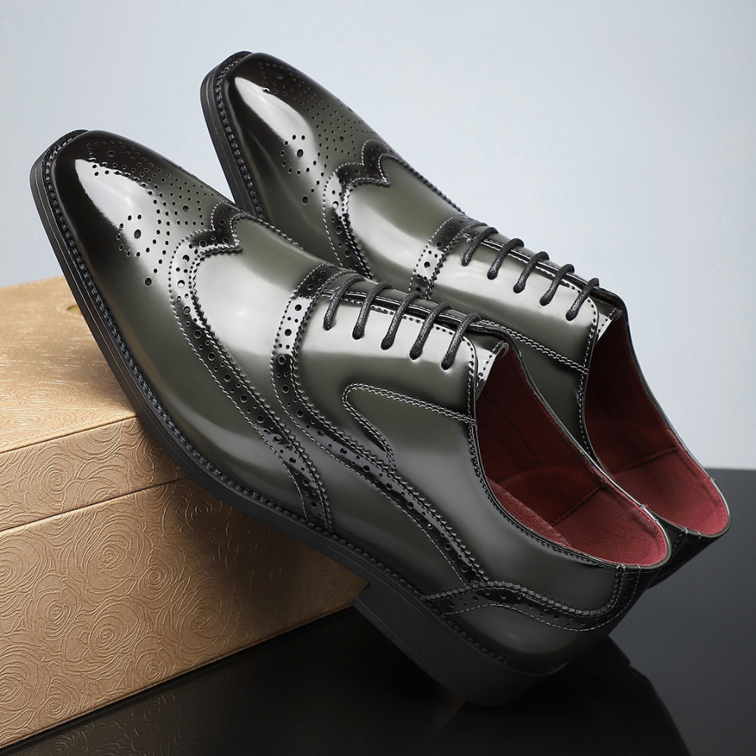 Zapatos Oxford elegantes con perforaciones