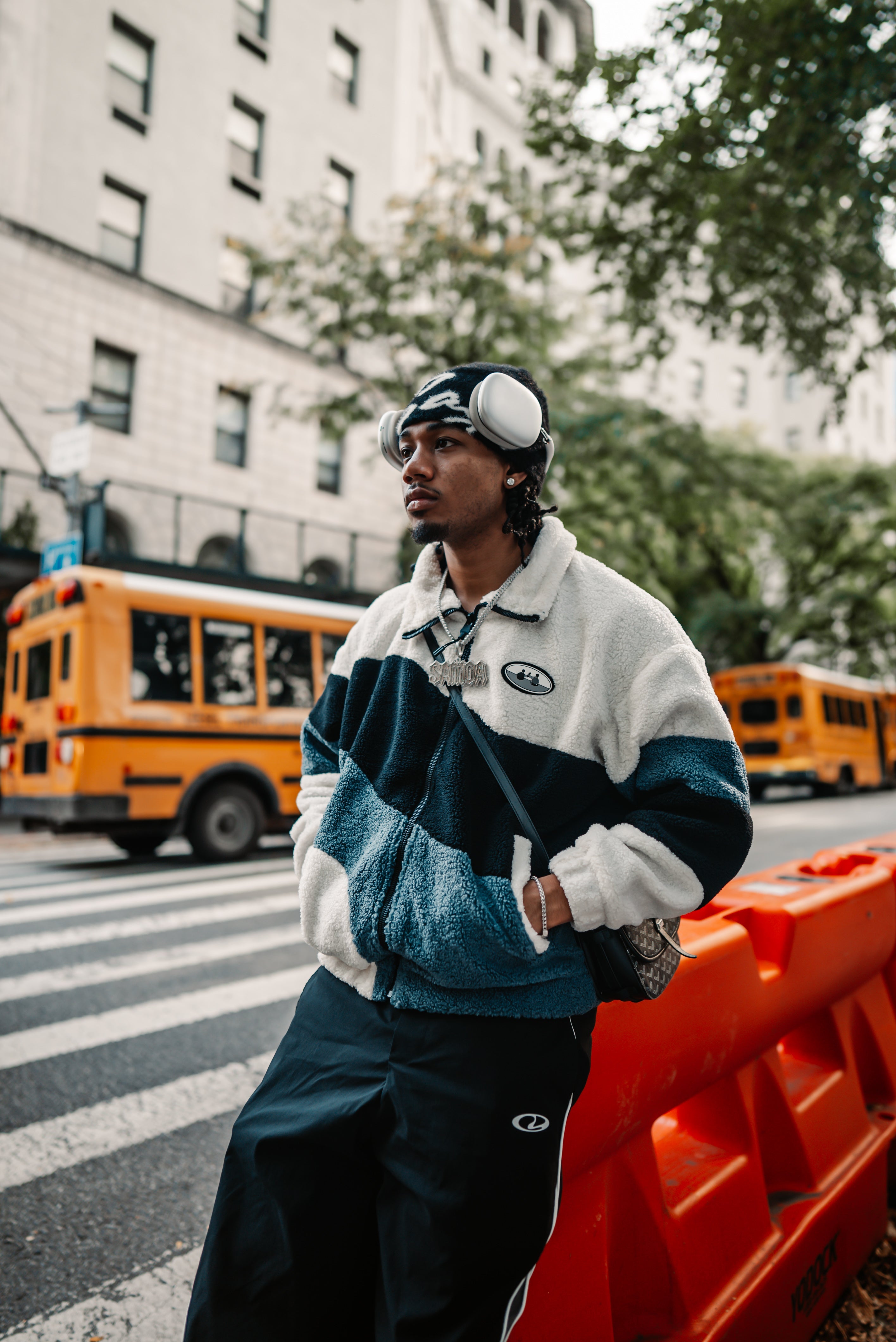 Sudaderas y Conjuntos