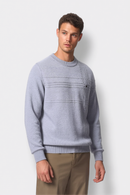 Suéter con patrones de rombos