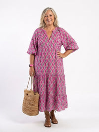 Mercedes | Robe midi imprimée avec manches trois-quarts et décolleté en V