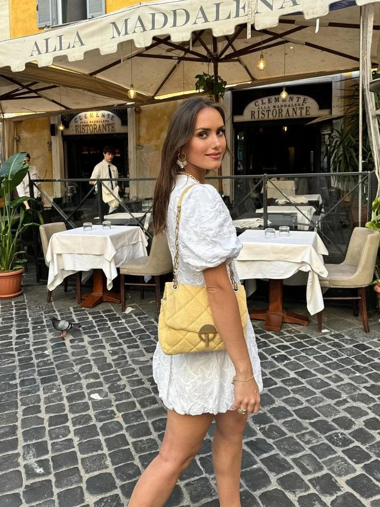 Vestido mini con mangas abullonadas