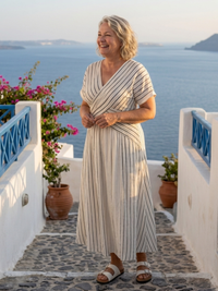 Asunción | Robe midi à encolure en V, manches courtes et taille croisée