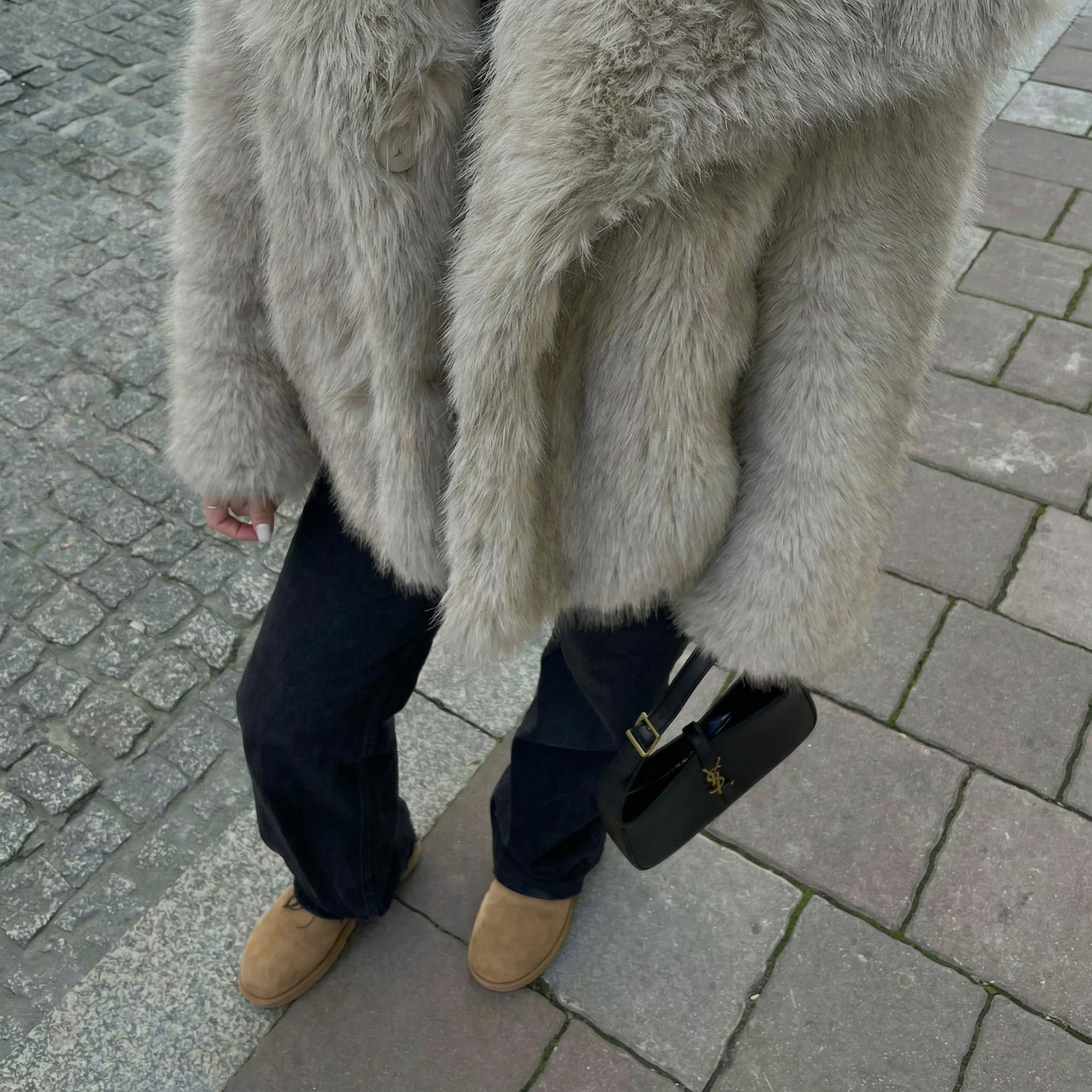 VICTORIA™ | Abrigo de pelo sintético