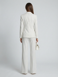 Victoria | Traje Diplomático elegante
