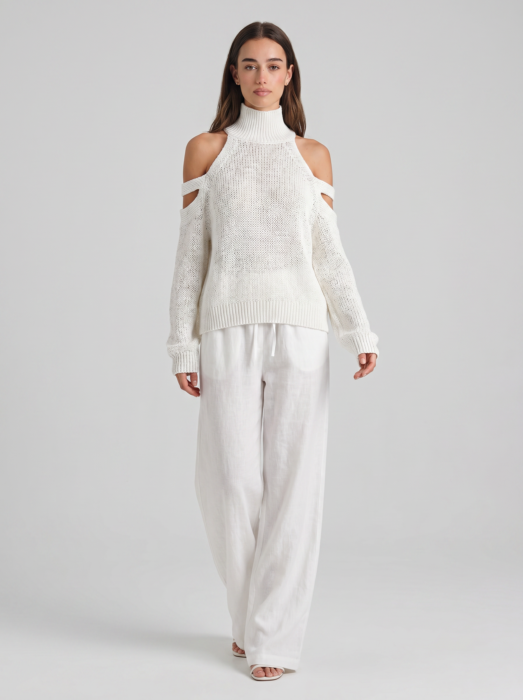 Ensemble pull à col roulé beige en maille avec épaules dénudées et pantalon large